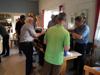 Akkordeon Orchester beim Akkordeon putzen – Akkordeon Service Center Pforzheim