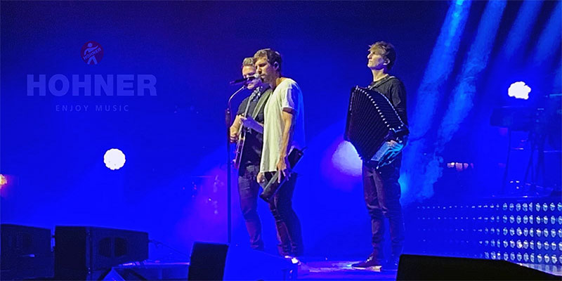 Max Giesinger mit Band